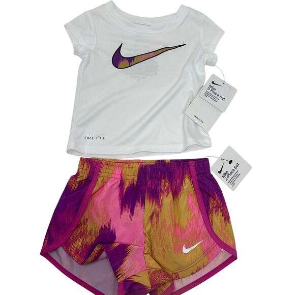 Nike Toddler Girls 12 months White Multi Outfit Set T-Shirt & Shorts NWT - Picture 1 of 5